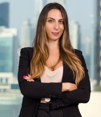 JOHANNA-SOCIETE-EMIRATS-400